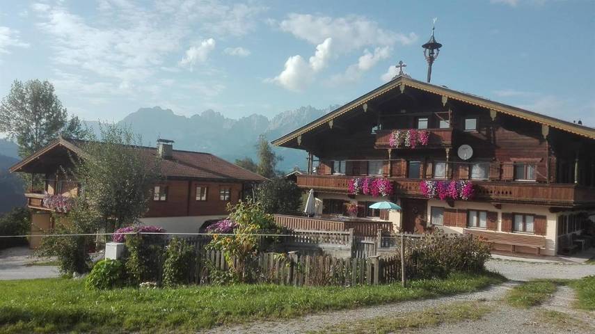 Ferienwohnung für 2 Personen, mit Balkon und Garten sowie Ausblick in Oberndorf in Tirol