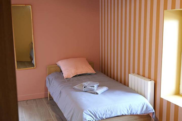 Location de vacances pour 6 personnes, avec jardin et terrasse à Ronno - 4