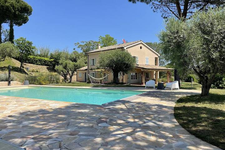 Chalet para 10 personas, con jardín y jacuzzi - 1