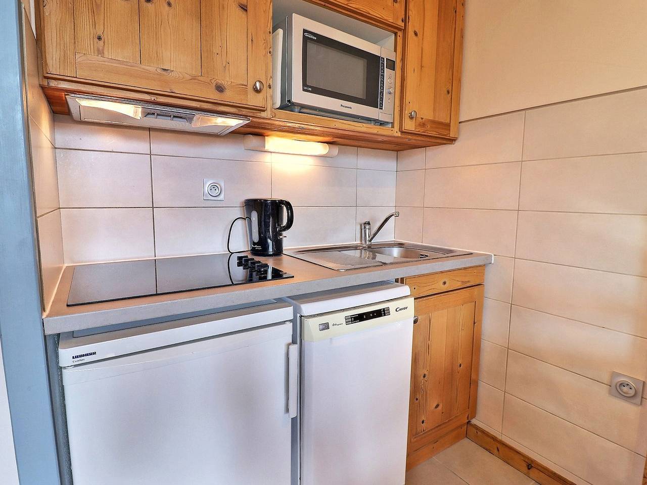 Ganze Wohnung, Courchevel La Tania - Gemütliche Ferienwohnung für 4 Personen, Ski-in/Ski-out, Balkon in La Tania, La Perrière