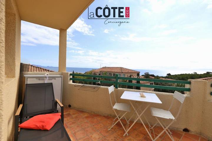 Appartement de vacances pour 4 personnes, avec vue ainsi que piscine et terrasse