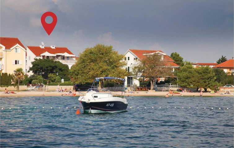 Ganze Ferienwohnung, Gemütliche Ferienwohnung mit Terrasse und WLAN, 2 km vom Strand entfernt in Srima, Šibenik-Knin