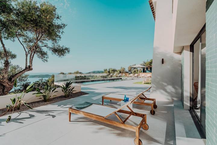 Location de vacances pour 20 personnes, avec jardin et balcon à Cargèse