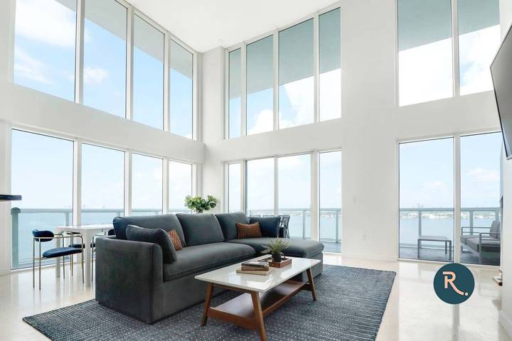 Vacation rental for 8 people, with terrace and pool, with pets in North Bay Village