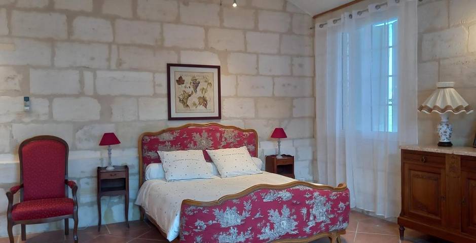 Chambre d’hôte pour 4 personnes, avec Terrasse et Jardin ainsi que Piscine et Vue à Lugon-et-l'Île-du-Carnay