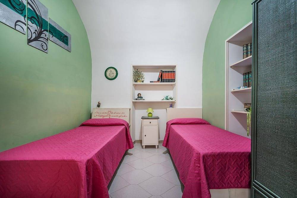 Private 3 bedroom apartment with large terrace & hot tub near Sorrento in Vico Equense, Monti Lattari