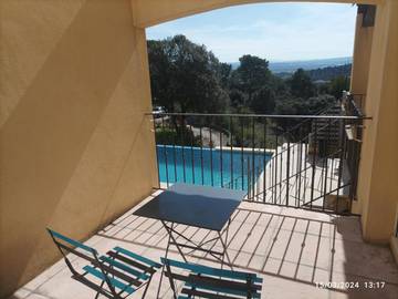Cottage pour 6 personnes, avec piscine ainsi que vue et jardin, animaux acceptés à Sainte-Tulle