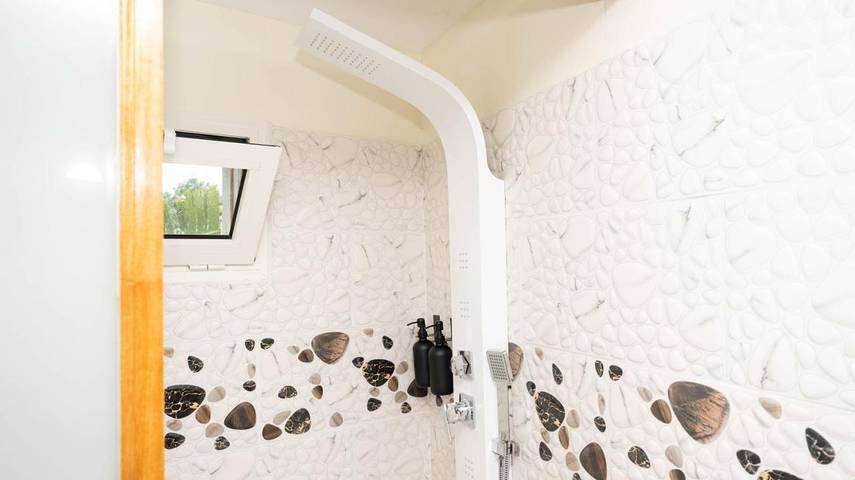 Hôtel pour 2 personnes, avec terrasse et jacuzzi ainsi que sauna et piscine à Bandrele - 2