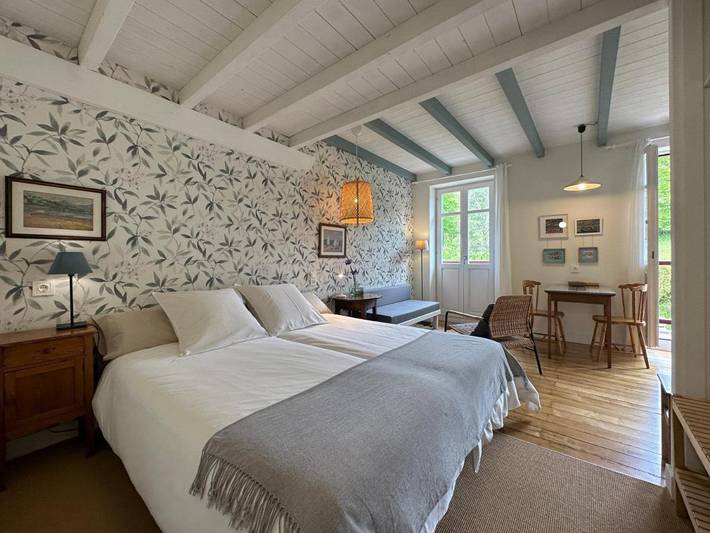 Casa rural para 2 personas, con vistas además de balcón y jardín en Irún