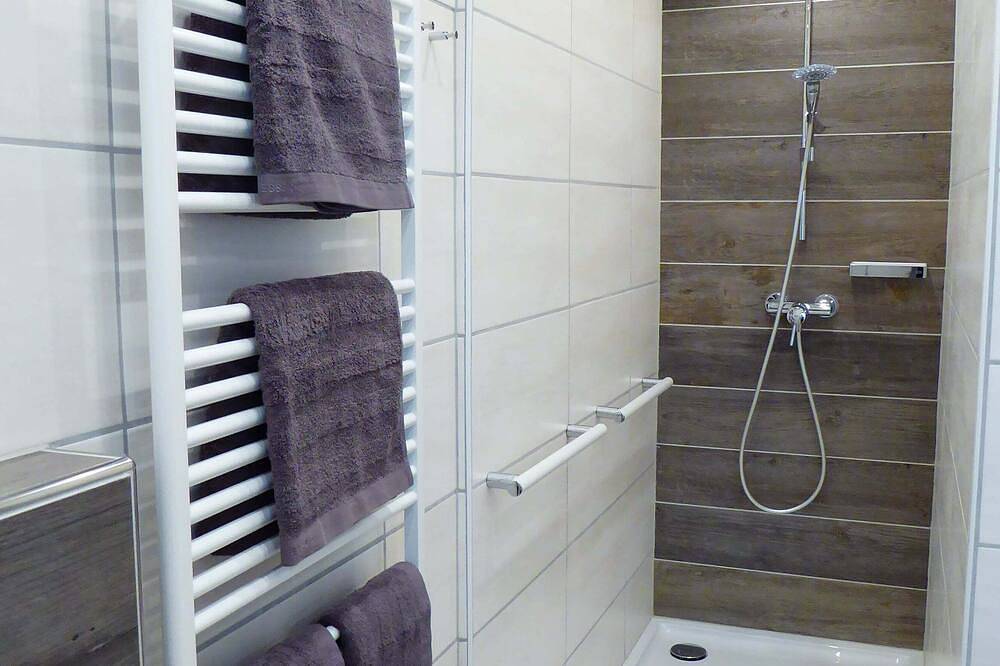 Ganze Wohnung, Gemütliche Ferienwohnung 48qm, barrierefrei mit Terrasse in Surberg, Landkreis Traunstein