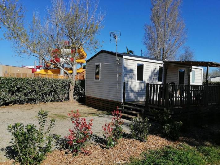 Camping pour 6 personnes, avec terrasse et piscine