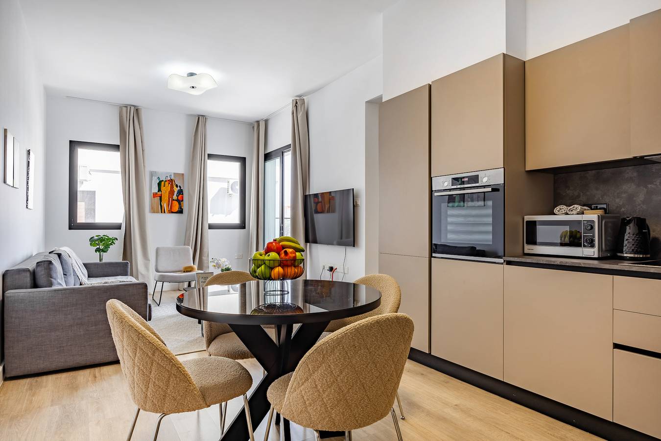 Apartamento entero, 103 Sfiggos - Balcón con vista a la ciudad y piscina compartida en la azotea in Limasol, Chipre Sur