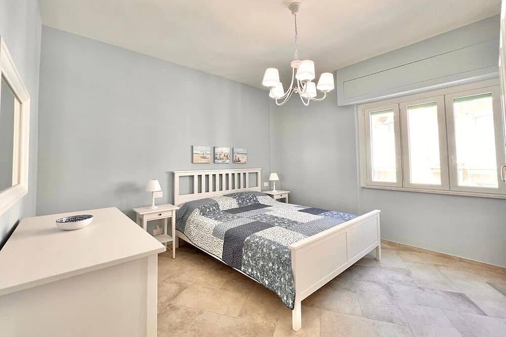 Entire apartment, Fabulous 2-bedroom apartment with Ac and heating in Varigotti, Italy in Varigotti, Finale Ligure Municipality