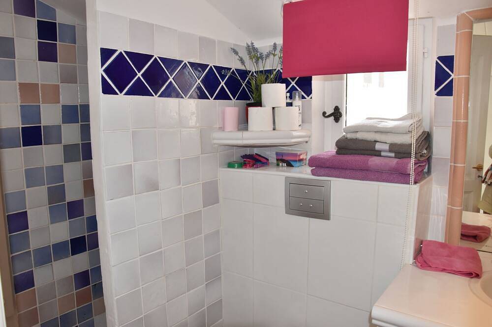 Ganze Wohnung, Petit Cabanon Independent apartment with beautiful summer kitchen in Ampus, Draguignan Region