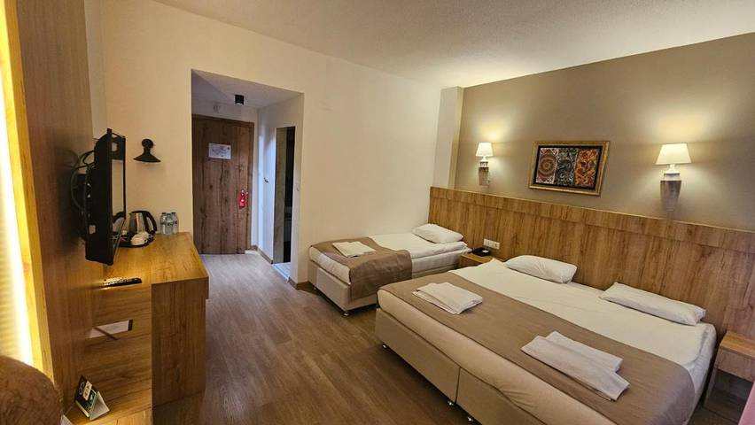 Hotel para 3 personas, con piscina y jardín, Se admiten mascotas - 1
