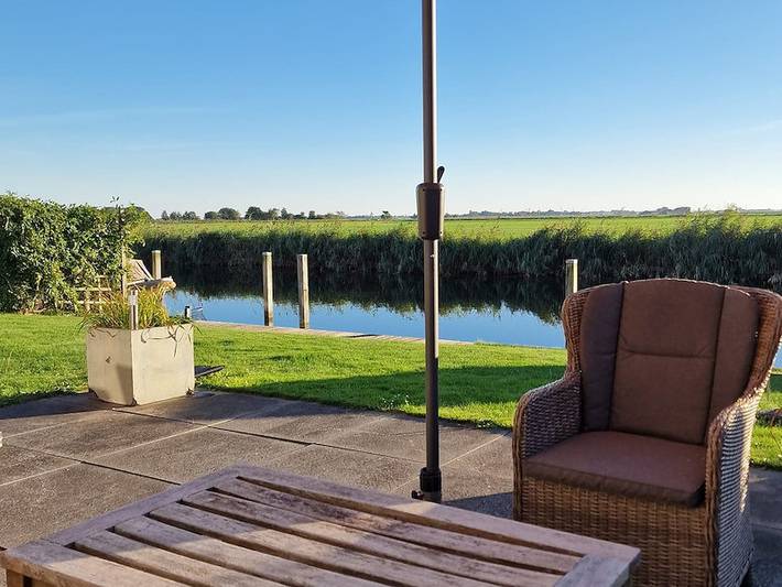 Vakantiefriesland — Ferienhaus Koudum am Wasser am Rande des Dorfes in Ijsselmeer