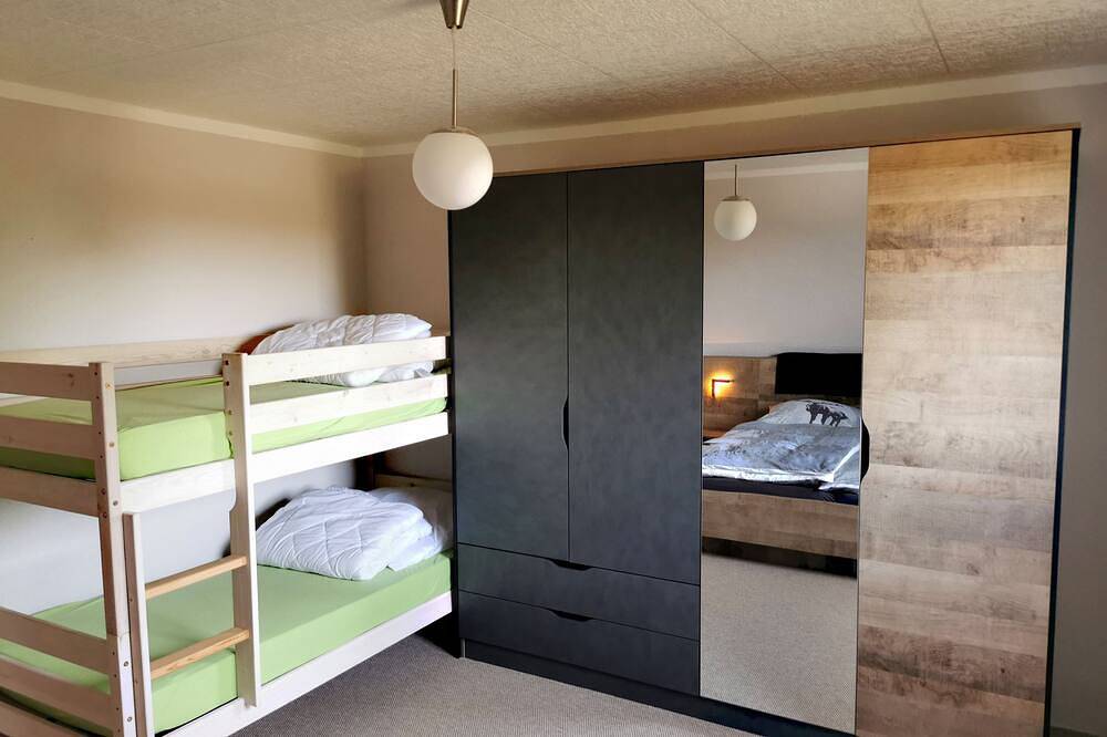 Ganze Wohnung, Ferienhaus Hirschsieh - Ferienhaus mit 3 Schlafzimmern und Kamin in Stiege im Harz, Harzvorland