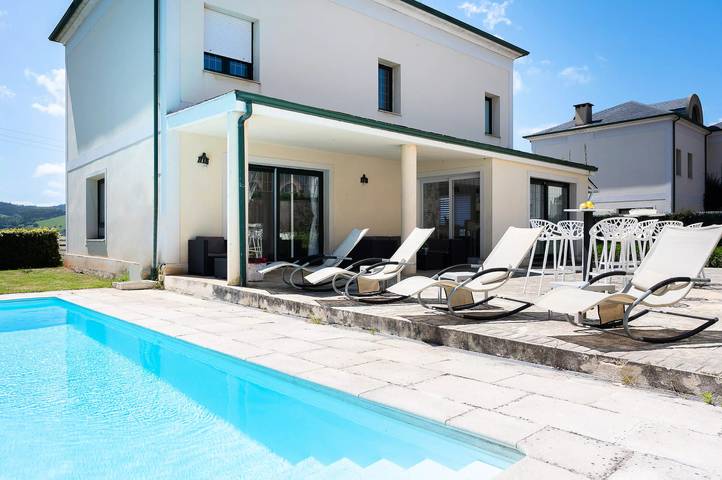 Chalet para 10 personas, con jardín y piscina - 1