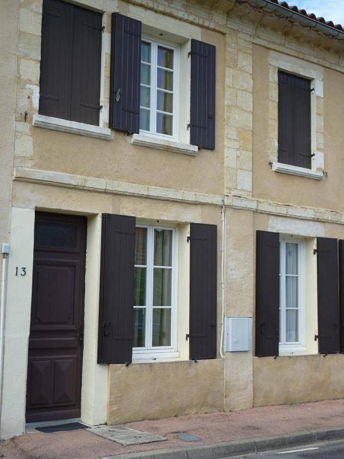 Gîte pour 5 personnes, avec Terrasse ainsi que Jardin et Piscine à Le Pizou