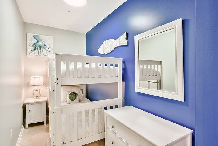 Vacation rental for 10 people, with pool and hot tub as well as balcony in Blue Mountain Beach