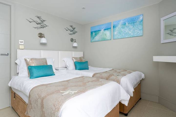 Appartement entier, Superbe appartement au sommet d'une falaise avec une vue imprenable sur la mer \"Wow\" donnant sur la plage in Newquay, Cornouailles