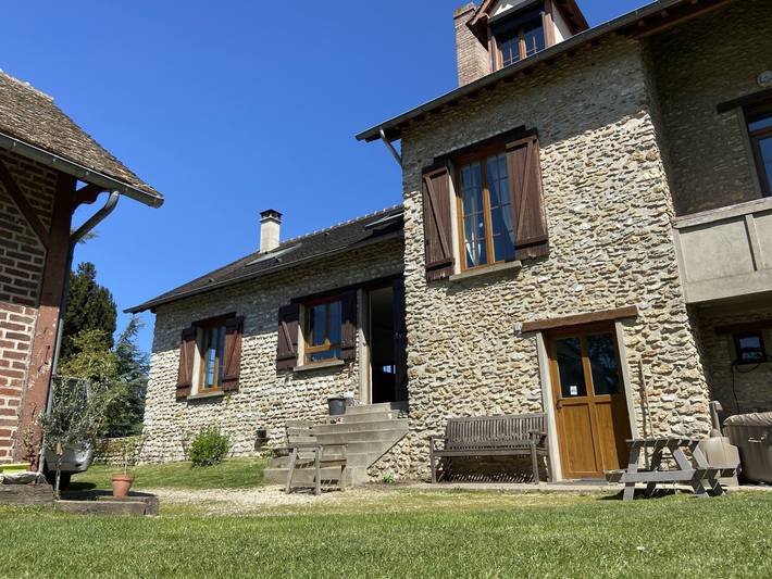 Gîte pour 10 personnes, avec terrasse et jardin à Millemont