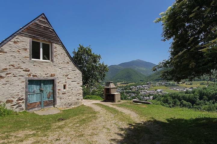 Gîte pour 10 personnes, avec terrasse et jardin - 1