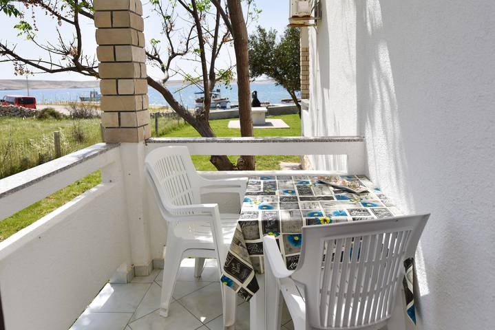 Ferienwohnung für 2 Personen, mit Balkon/Terrasse in Novalja