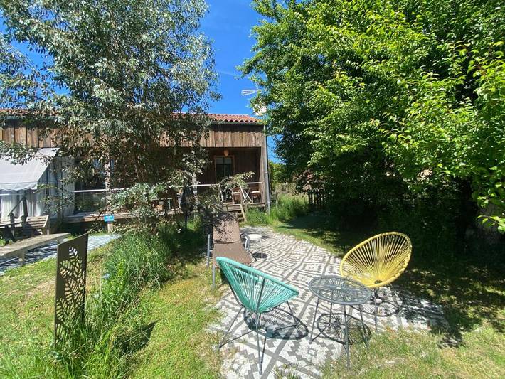 Location de vacances pour 2 personnes, avec vue et jardin à Valojoulx - 2