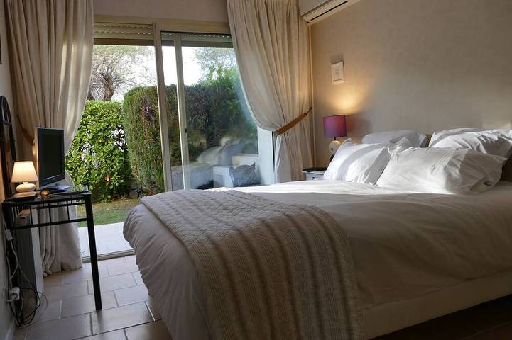Appartement entier, Appartement grand jardin privé proche de toutes plages. antibes juanTout à pied. in Antibes, Côte méditerranéenne (France)