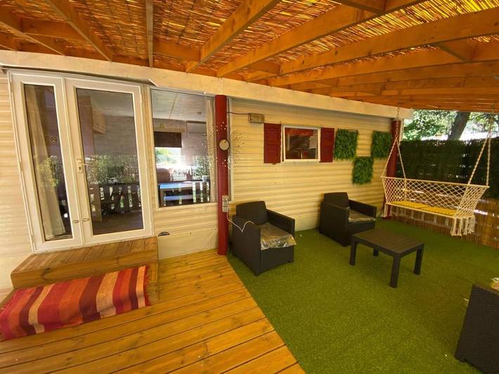 Camping pour 6 personnes, avec jardin ainsi que terrasse et piscine à Le Muy - 2