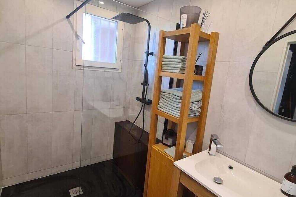 Entire apartment, Apartment with marina and sea view in Port-de-Bouc, Istres region