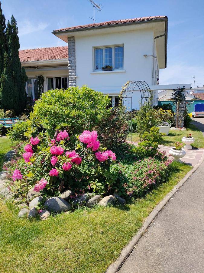 Double Room with Private Bathroom in Gelos, Béarn