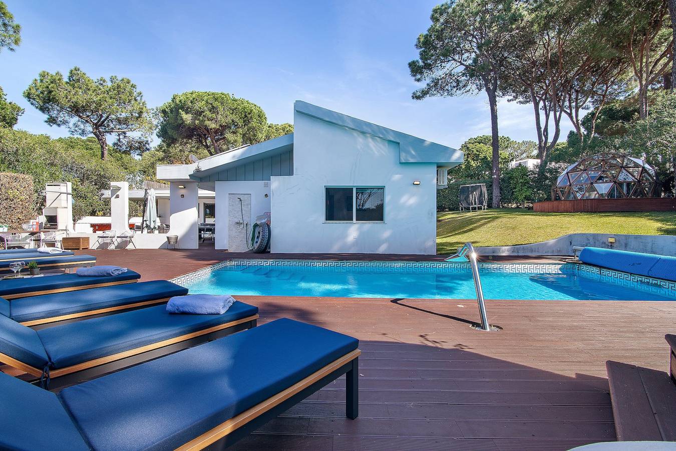 Villa 'Bento Box Family Hub Fitness' with Sea View, Wi-Fi and Air Conditioning in Quarteira, Faro District