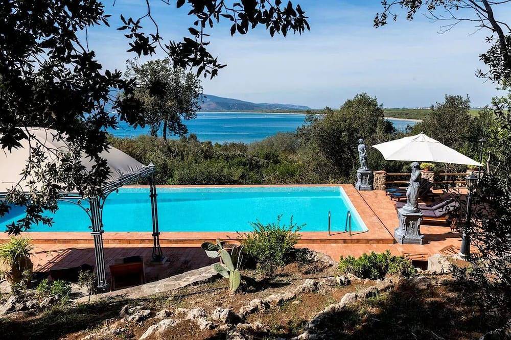 Luxury villa with beachfront pool in Ansedonia, Orbetello