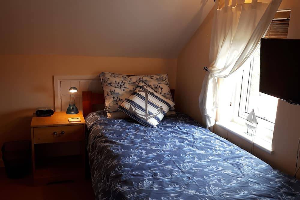 Stunning rural cottage central to all Pembrokeshire beaches.  Dogs Free. Wifi in Pembrokeshire
