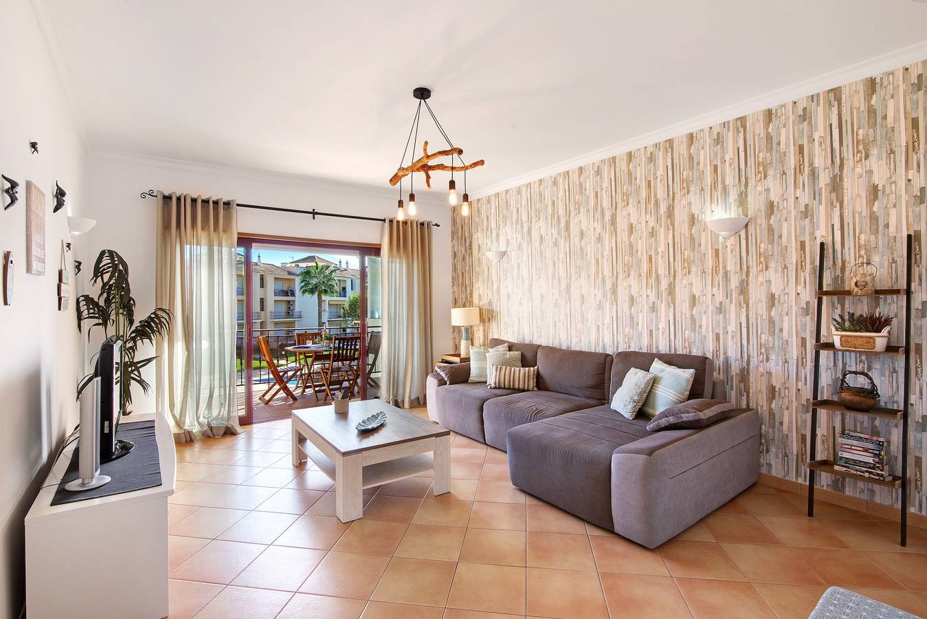 Ολόκληρο το διαμέρισμα, Apartment 'Cosy with Pool 1' with Shared Pool, Wi-Fi and Air Conditioning in Quarteira, Faro District