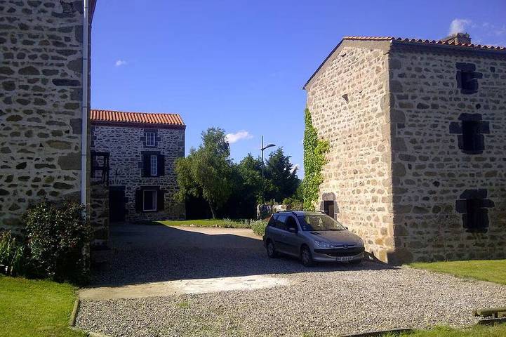 Agriturismo pour 15 personnes, avec piscine à Aydat