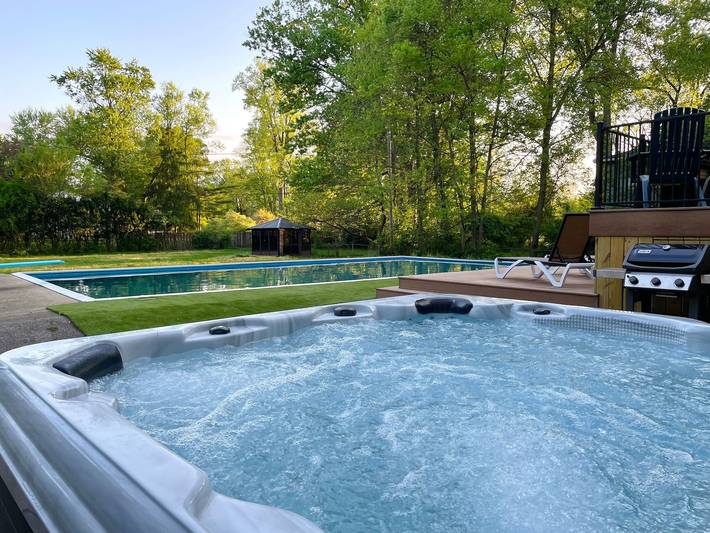 Vacation rental for 16 people, with pool and terrace in South Bend