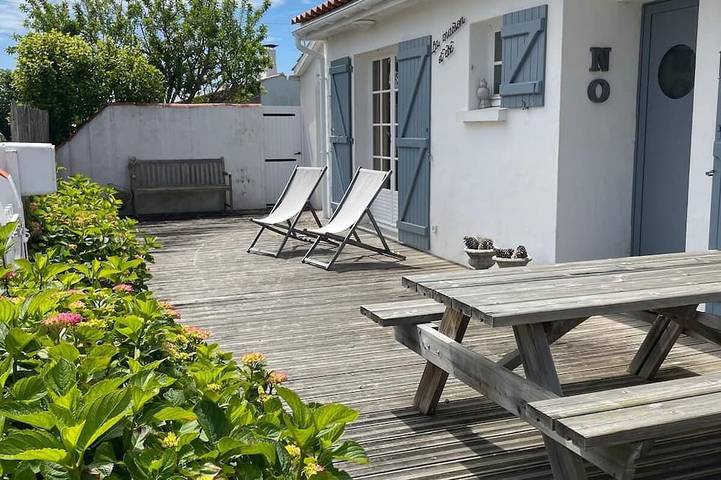 Location de vacances pour 8 personnes, avec terrasse et jardin dans Plage des Sableaux