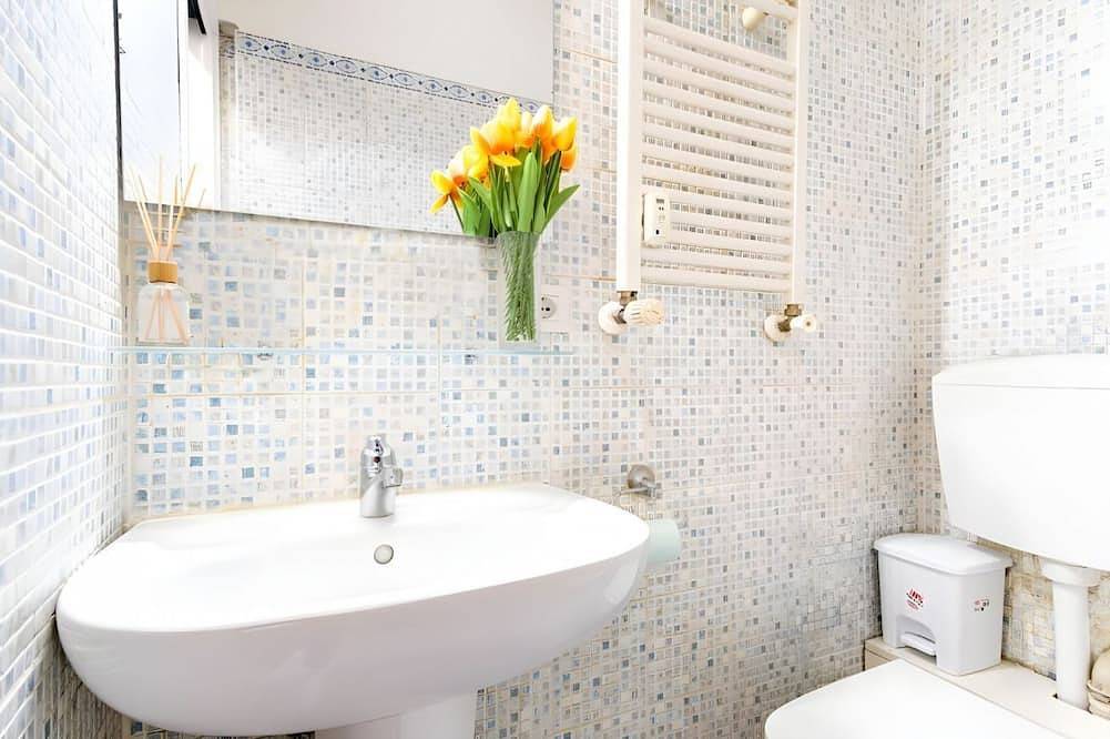 Ganze Wohnung, Elegantis.it San Giovanni Suite - Chic Apartment with Bathtub Near Historic Cent in Rom, Rom Provinz