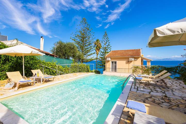 Location de vacances pour 6 personnes, avec vue sur l’océan ainsi que terrasse et jardin dans Benitses - 4