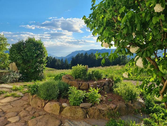 Ferienwohnung für 5 Personen, mit Seeblick und Garten sowie Ausblick, mit Haustier in St. Anton (Völs am Schlern)