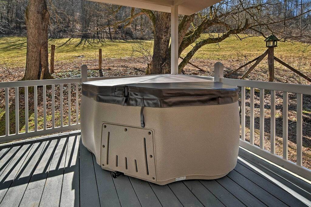 Abgeschieden Marshall Cottage w / Whirlpool & Mtn Views! in Madison County (NC)