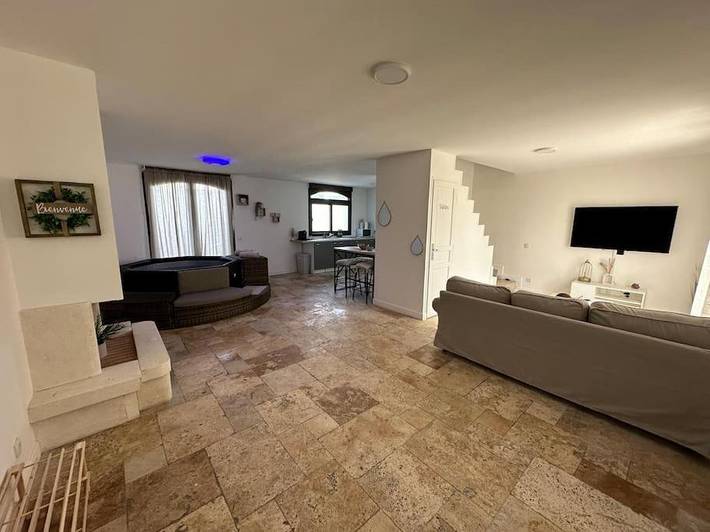 Location de vacances pour 5 personnes, avec Jacuzzi et Terrasse ainsi que Jardin et Piscine à Orgeval