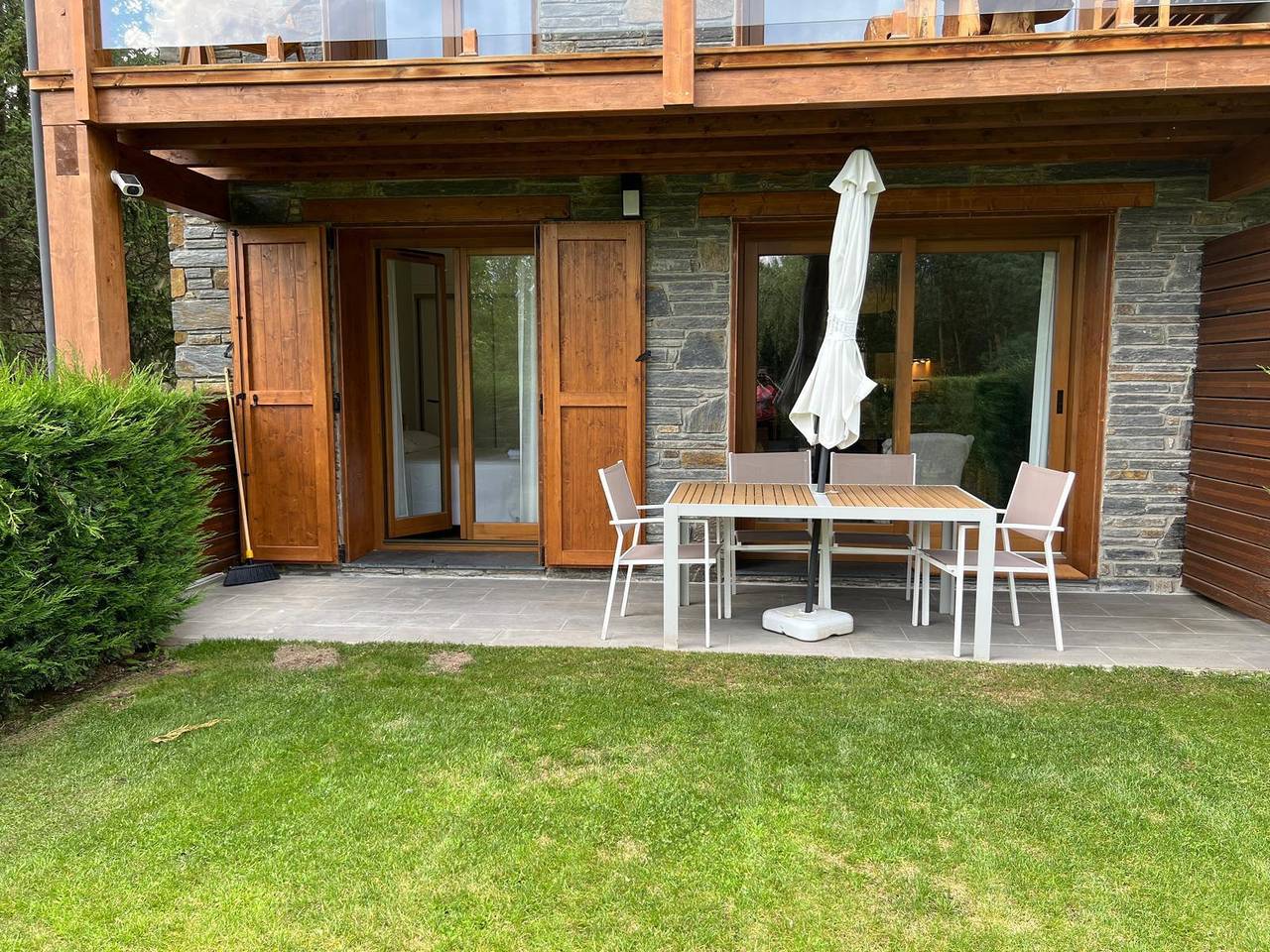 Appartement entier, Appartement de vacances pour 5 personnes avec jardin in Estavar, Région de Prades