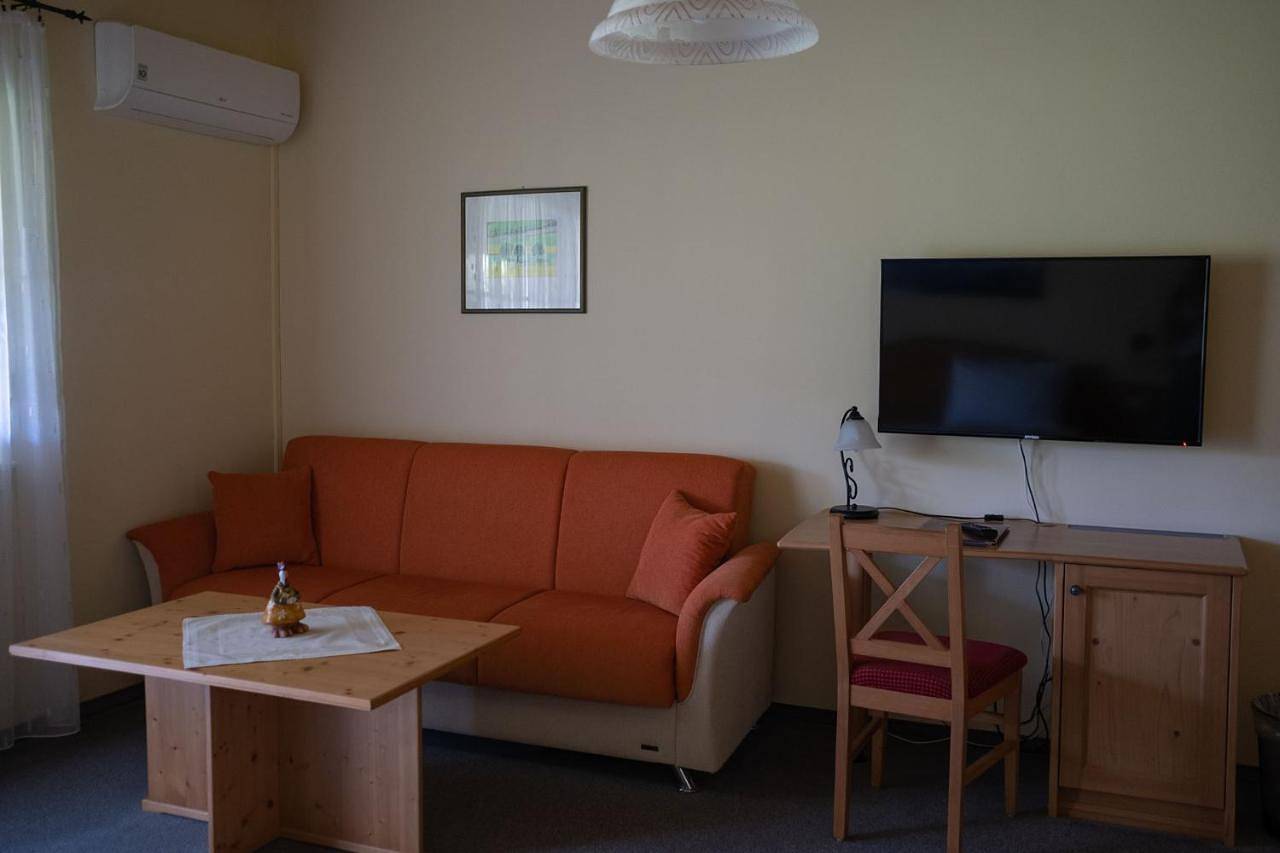 Double Room in Gols, Neusiedlersee-Hügelland