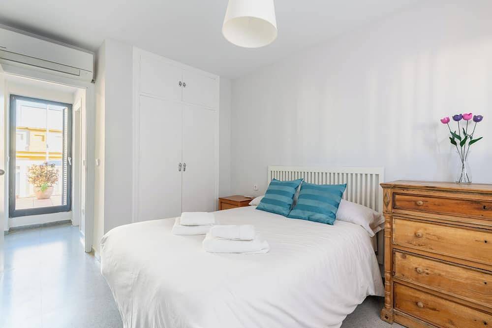 Ganze Wohnung, 2 bedrooms, 2 bathrooms, terrace, free parking in Casco Antiguo, Sevilla