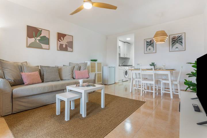 Apartamento inteiro, Férias 'Loleta' com piscina, escorregas, terraço privado e Wi-Fi in Corralejo, La Oliva