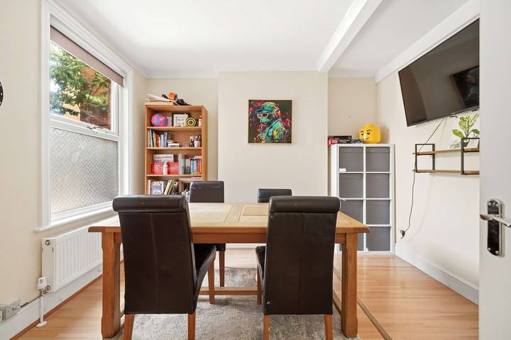 Peaceful 4-Bed Home in Aylesbury in Aylesbury, Buckinghamshire